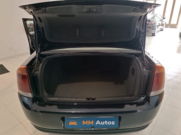 Opel Vectra C 2.2 DTI 16V Confort - Imagen 15