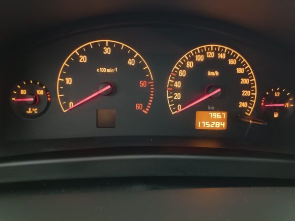 Opel Vectra C 2.2 DTI 16V Confort - Imagen 10