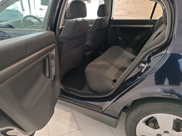 Opel Vectra C 2.2 DTI 16V Confort - Imagen 9