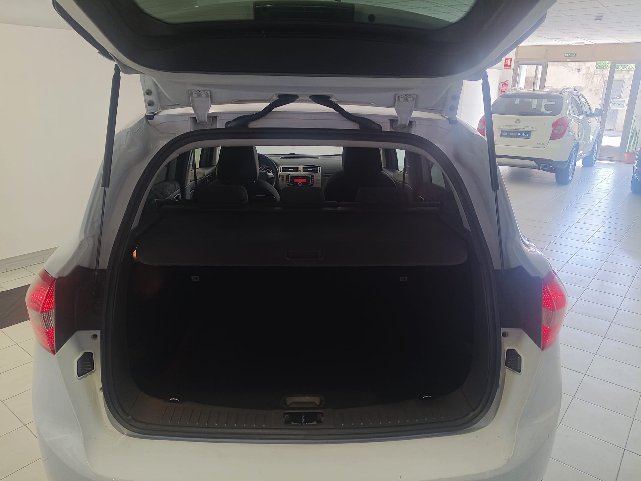 Ford Kuga 2.0 TDCI 2WD Trend - Imagen 14