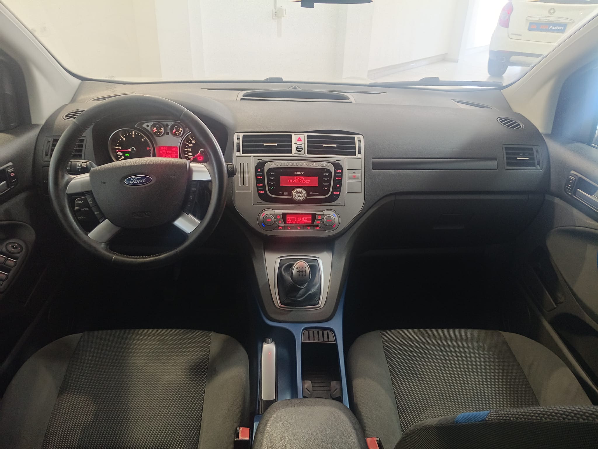 Ford Kuga 2.0 TDCI 2WD Trend - Imagen 11