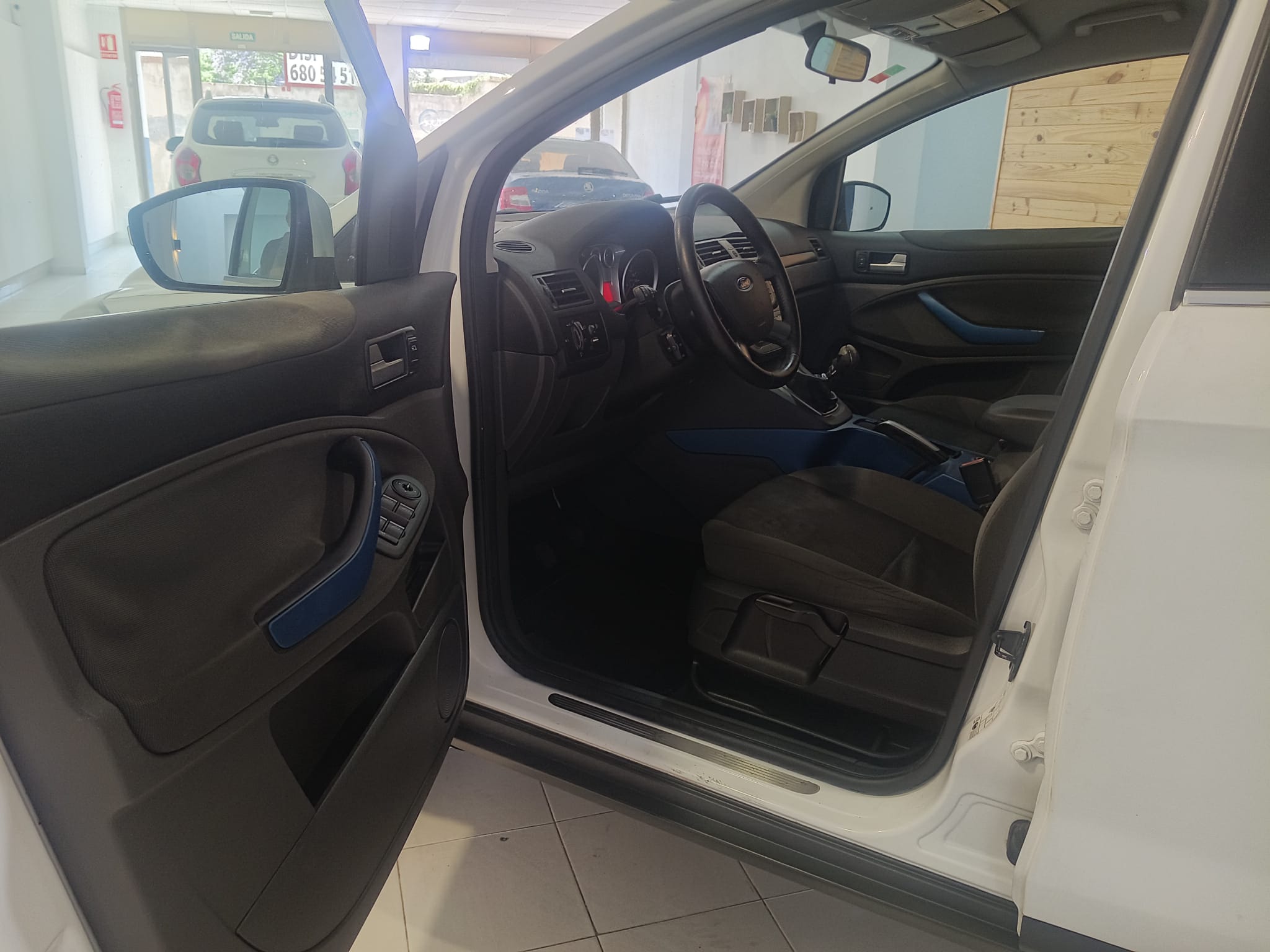 Ford Kuga 2.0 TDCI 2WD Trend - Imagen 9